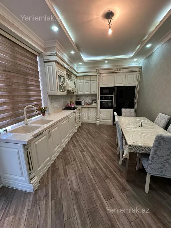 Satılır 4 otaqlı yeni tikili 150 m²