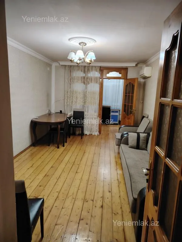 Satılır 2 otaqlı köhnə tikili 65 m²