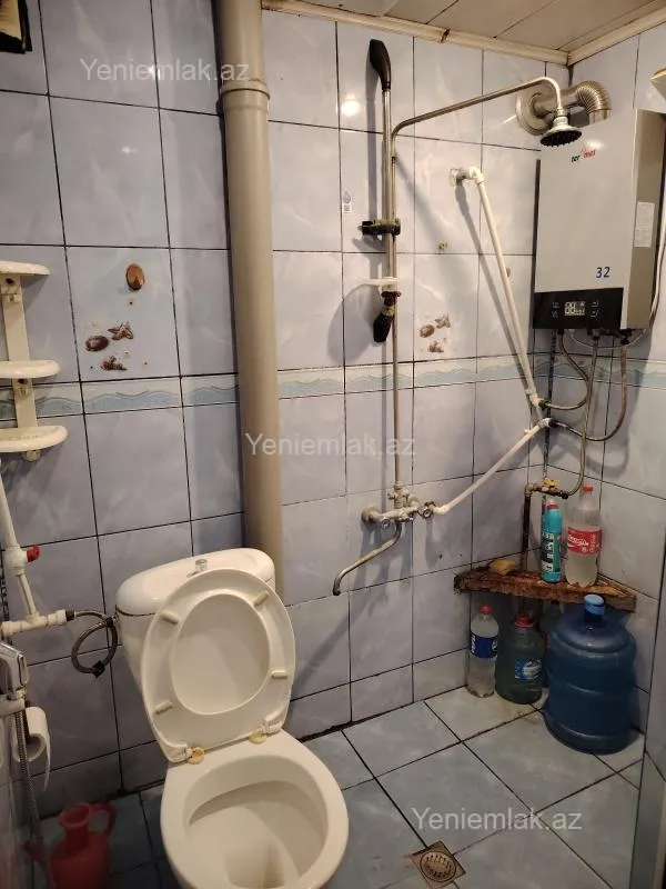 Satılır 2 otaqlı köhnə tikili 65 m²