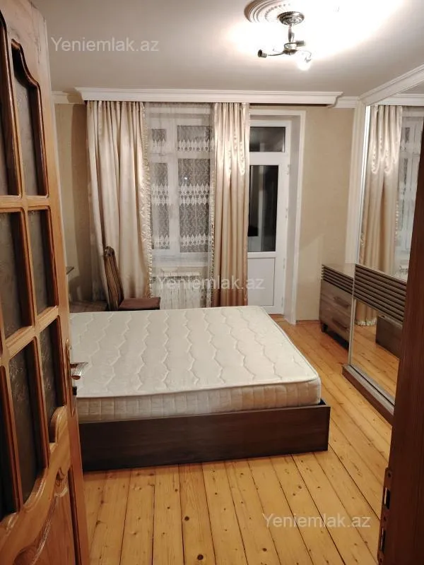 Satılır 2 otaqlı köhnə tikili 65 m²