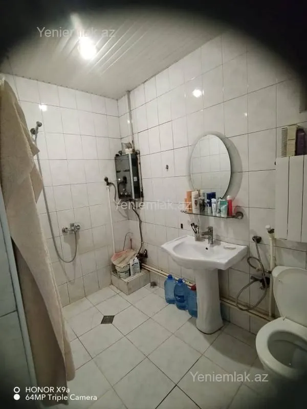 Satılır 2 otaqlı köhnə tikili 75 m²