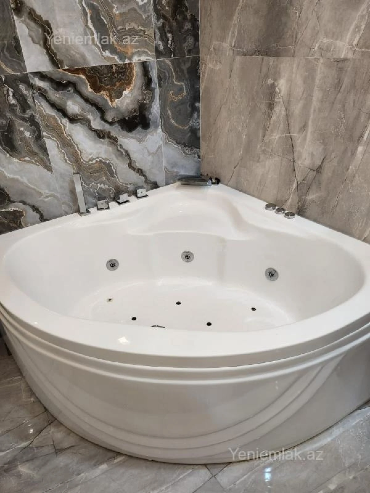 Satılır 3 otaqlı yeni tikili 90 m²