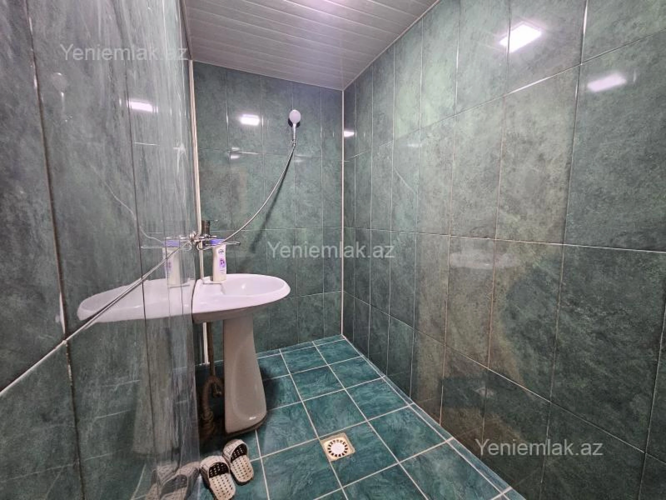 Satılır 2 otaqlı köhnə tikili 70 m²