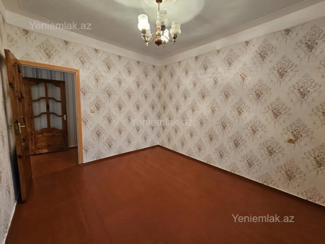 Satılır 2 otaqlı köhnə tikili 70 m²