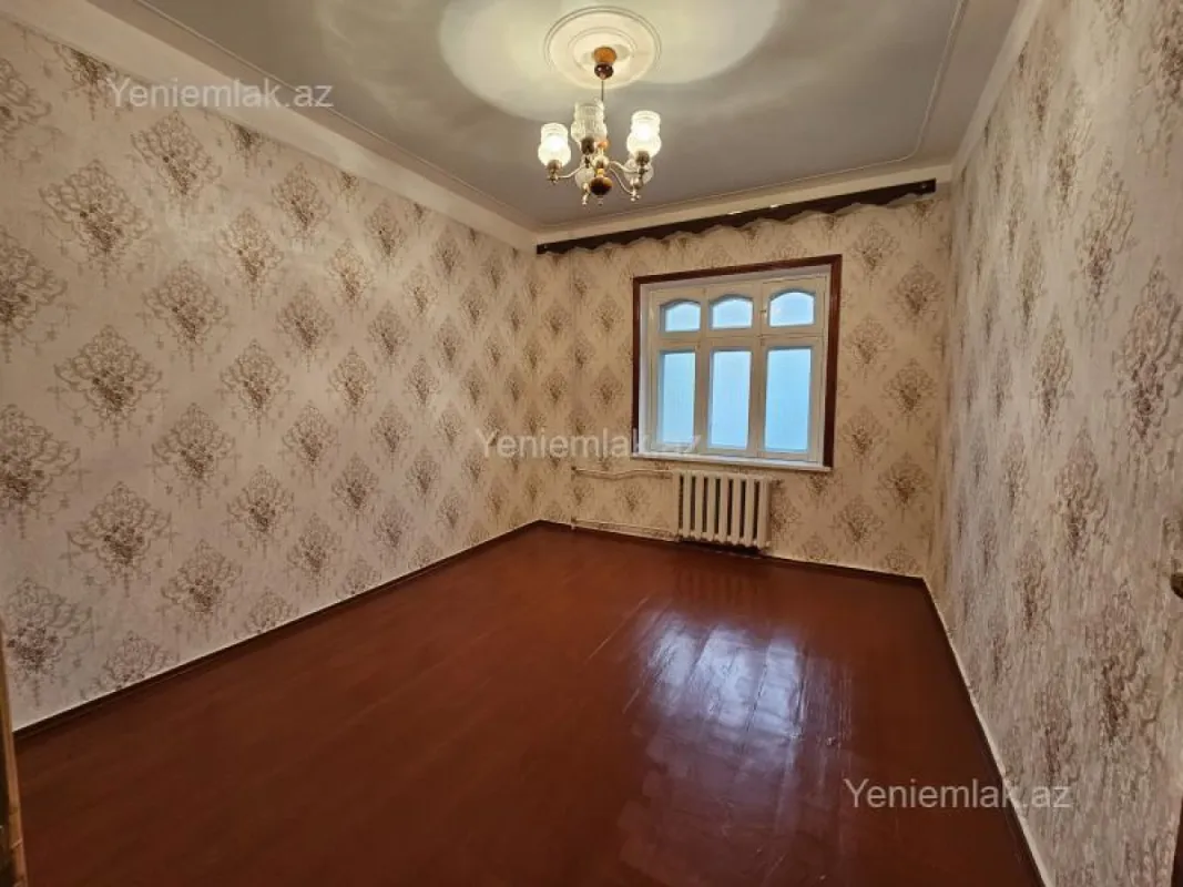 Satılır 2 otaqlı köhnə tikili 70 m²