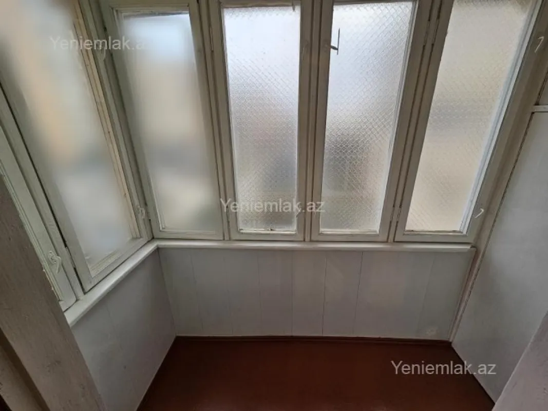 Satılır 2 otaqlı köhnə tikili 70 m²