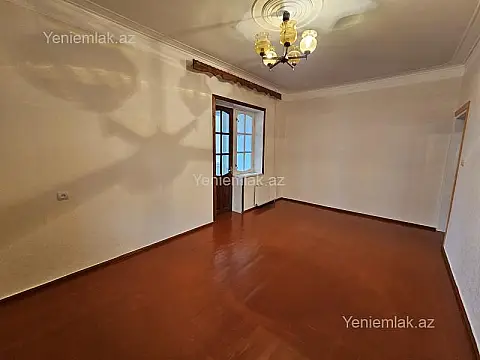 Satılır 2 otaqlı köhnə tikili 70 m²