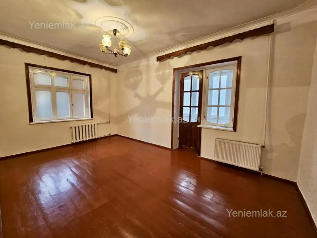 Satılır 2 otaqlı köhnə tikili 70 m²