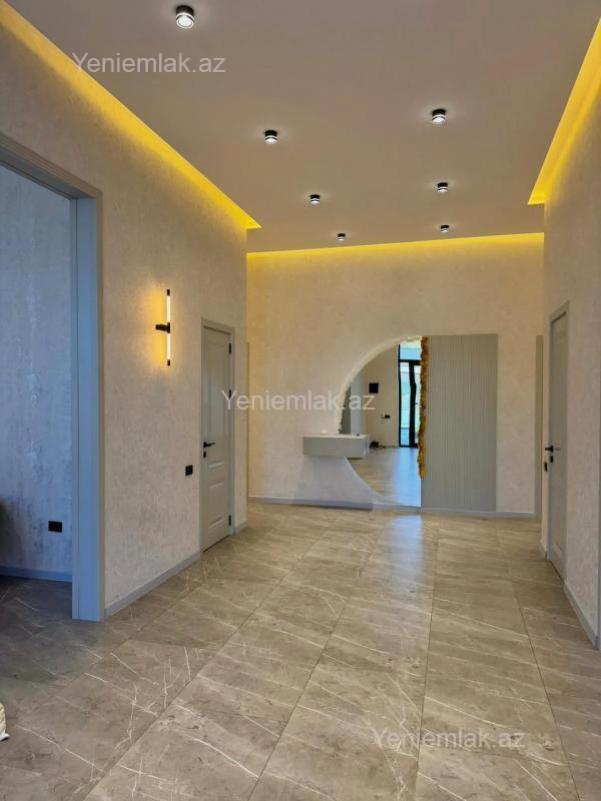 Satılır 5 otaqlı həyət evi 230 m²