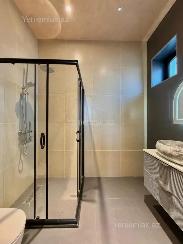 Satılır 5 otaqlı həyət evi 230 m²