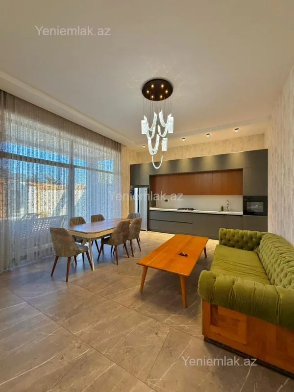 Satılır 5 otaqlı həyət evi 230 m²