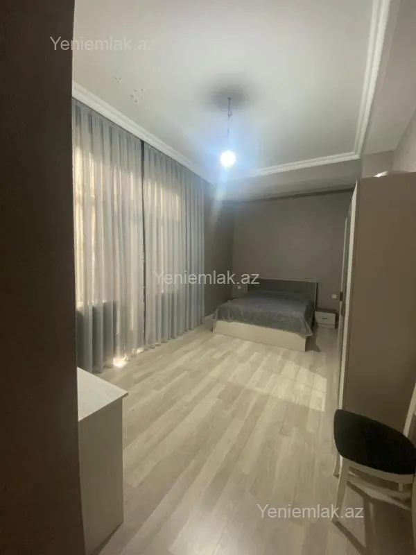 Satılır 3 otaqlı yeni tikili 130 m²