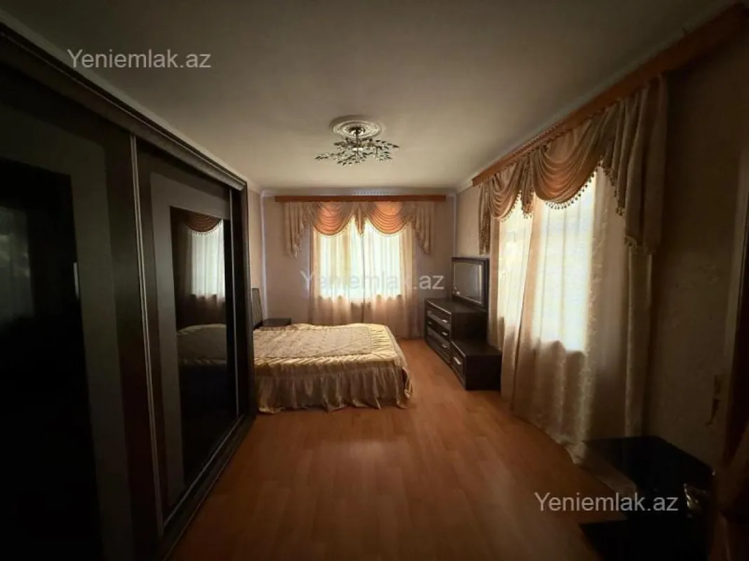 Satılır 6 otaqlı həyət evi 360 m²