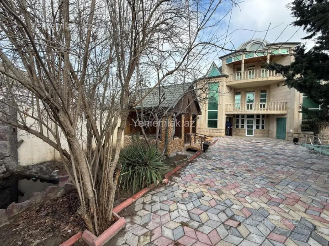 Satılır 6 otaqlı həyət evi 360 m²