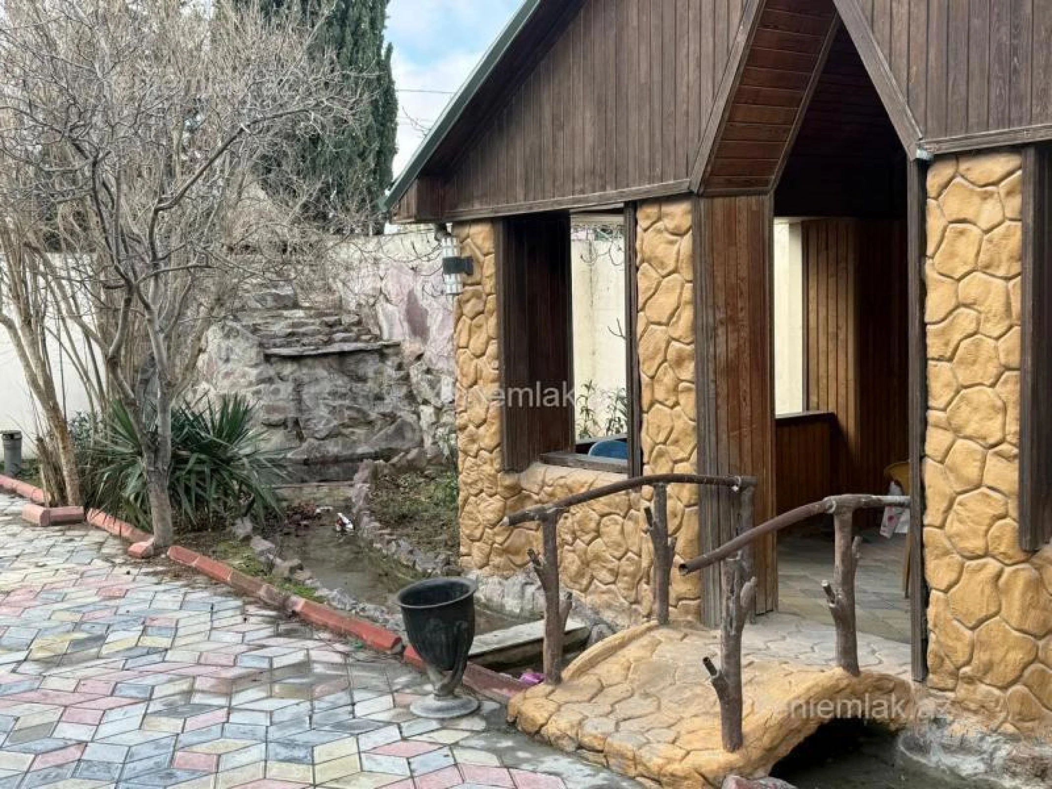 Satılır 6 otaqlı həyət evi 360 m²