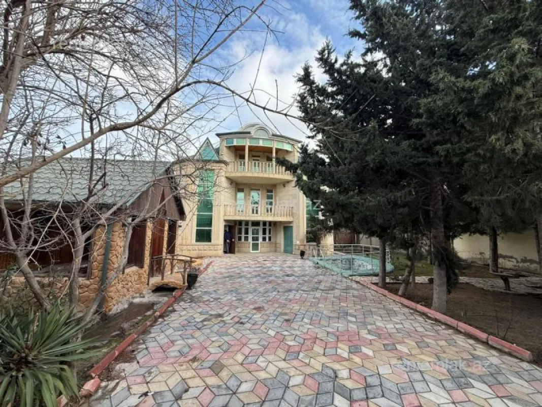 Satılır 6 otaqlı həyət evi 360 m²