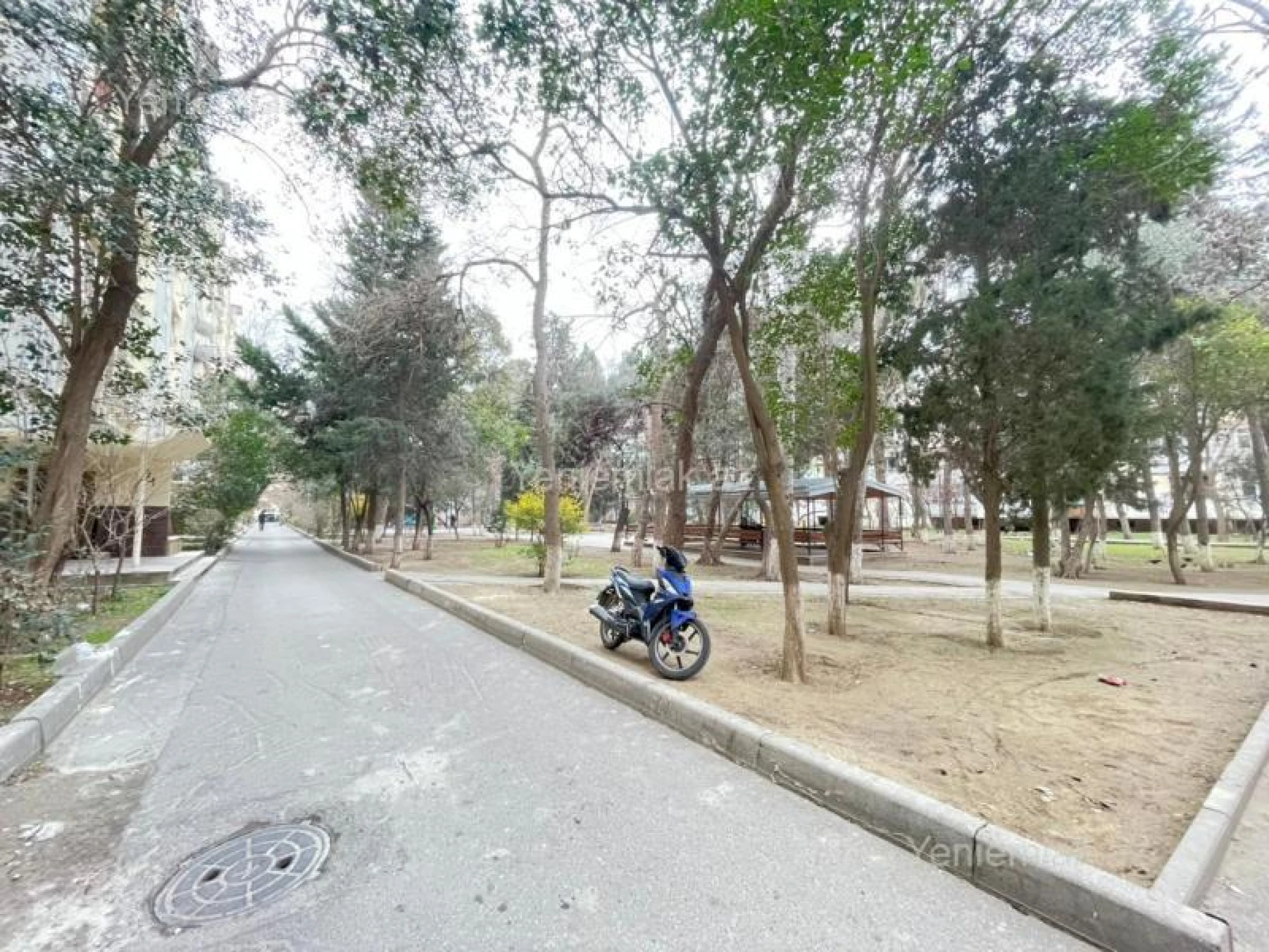 Satılır 3 otaqlı köhnə tikili 90 m²