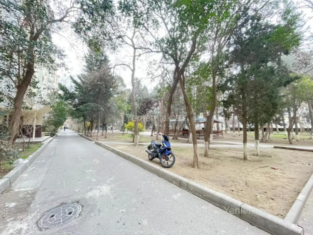 Satılır 3 otaqlı köhnə tikili 90 m²