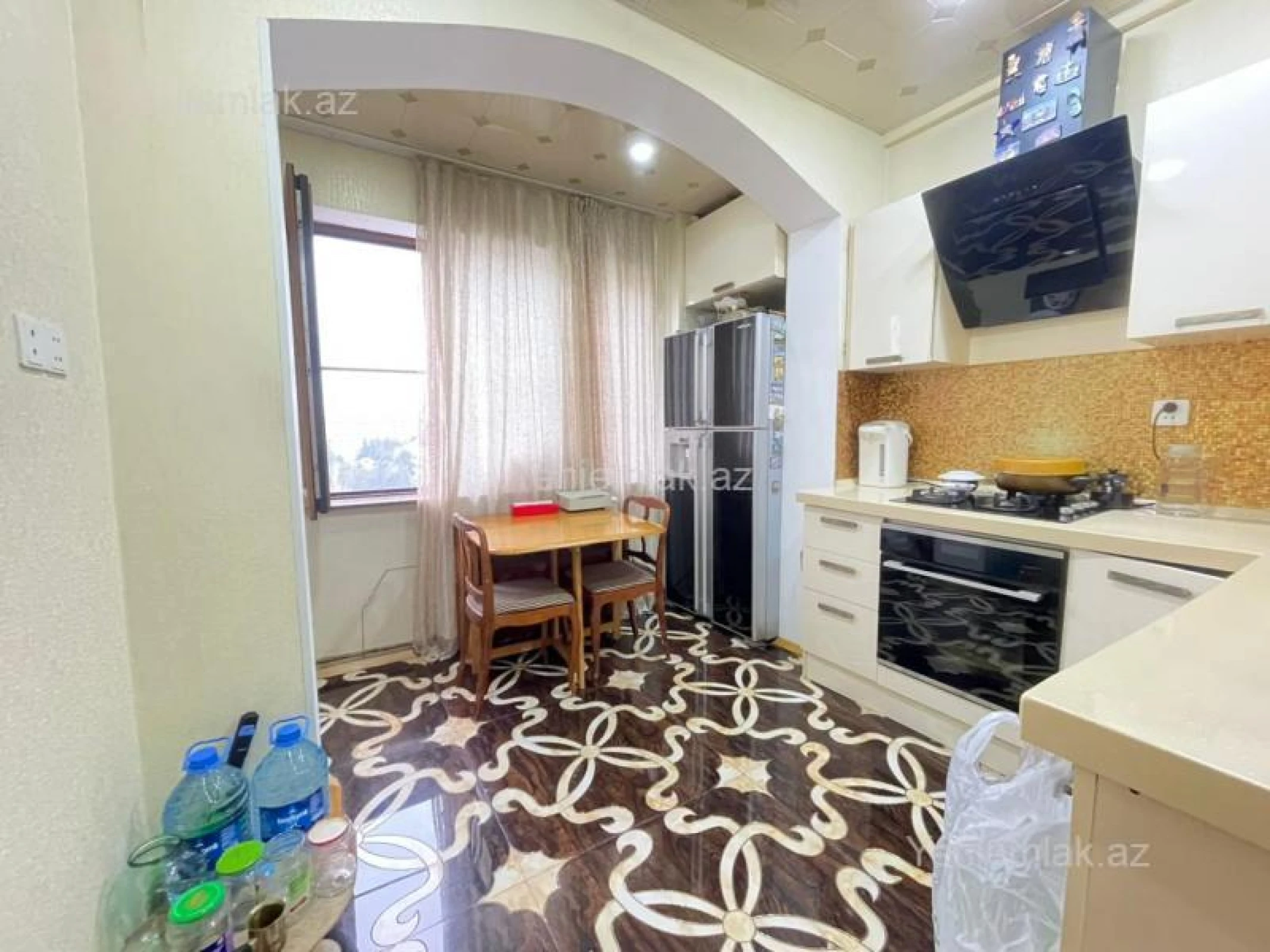 Satılır 3 otaqlı köhnə tikili 90 m²
