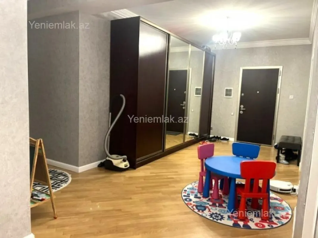 Satılır 3 otaqlı yeni tikili 155 m²