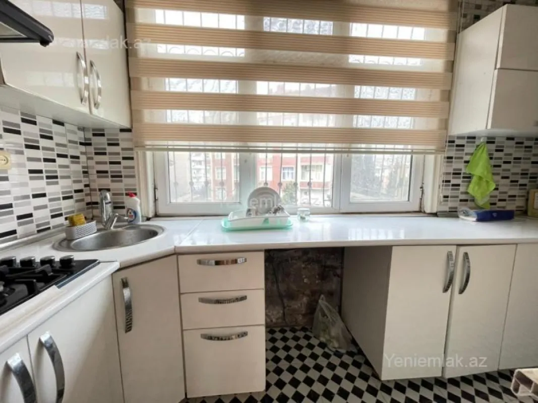 Satılır 3 otaqlı köhnə tikili 42 m²