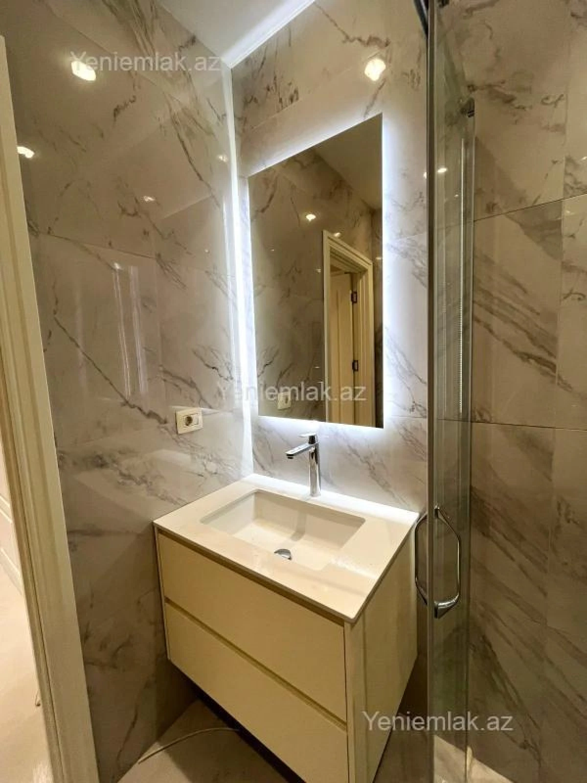 Satılır 3 otaqlı yeni tikili 70 m²