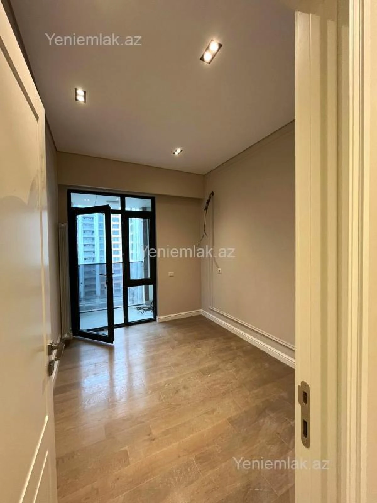 Satılır 3 otaqlı yeni tikili 70 m²