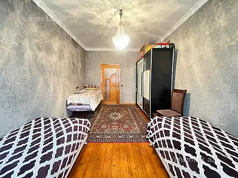 Satılır 4 otaqlı köhnə tikili 70 m²