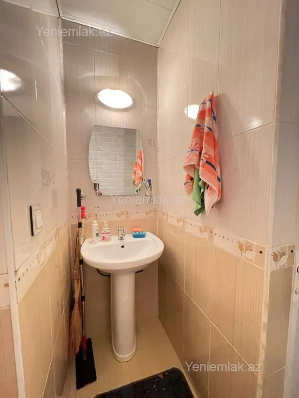 Satılır 4 otaqlı köhnə tikili 70 m²