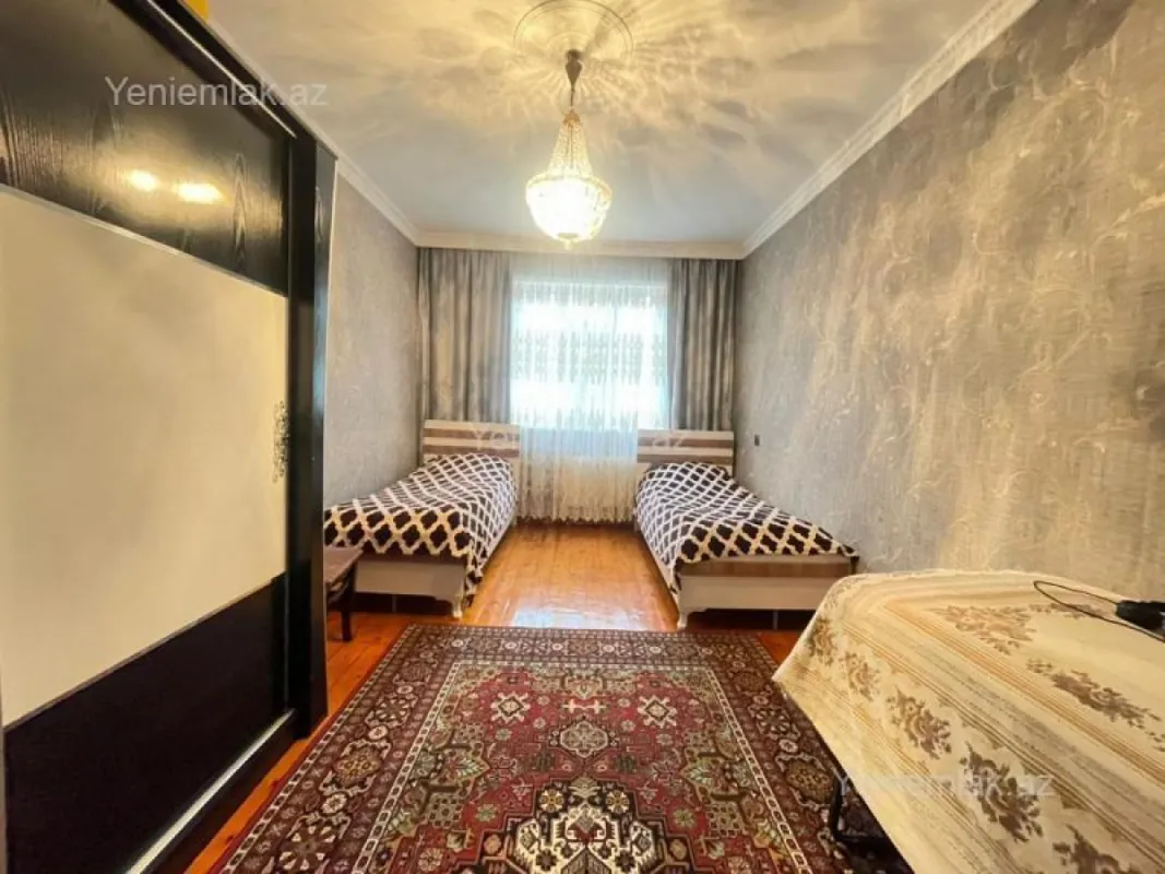 Satılır 4 otaqlı köhnə tikili 70 m²