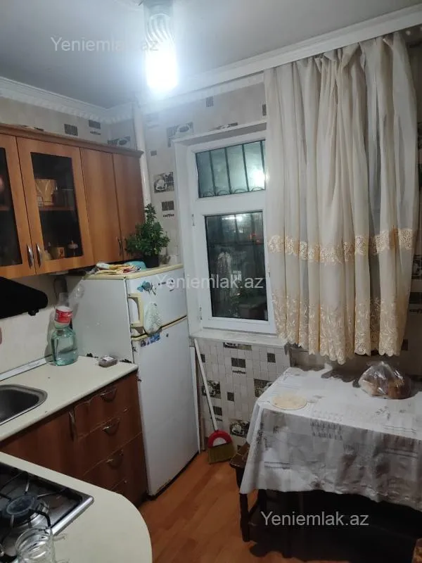 Satılır 1 otaqlı köhnə tikili 35 m²
