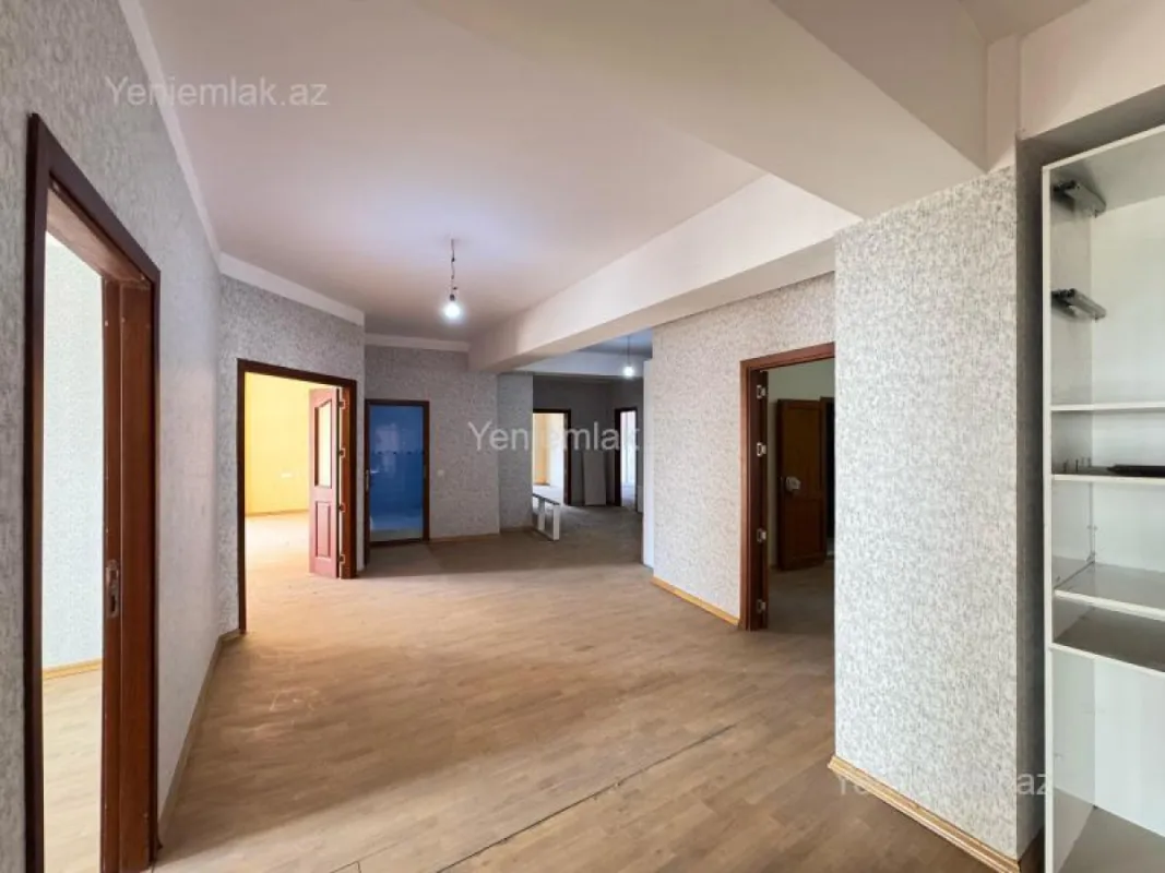Satılır 6 otaqlı yeni tikili 270 m²