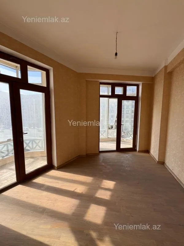 Satılır 6 otaqlı yeni tikili 270 m²