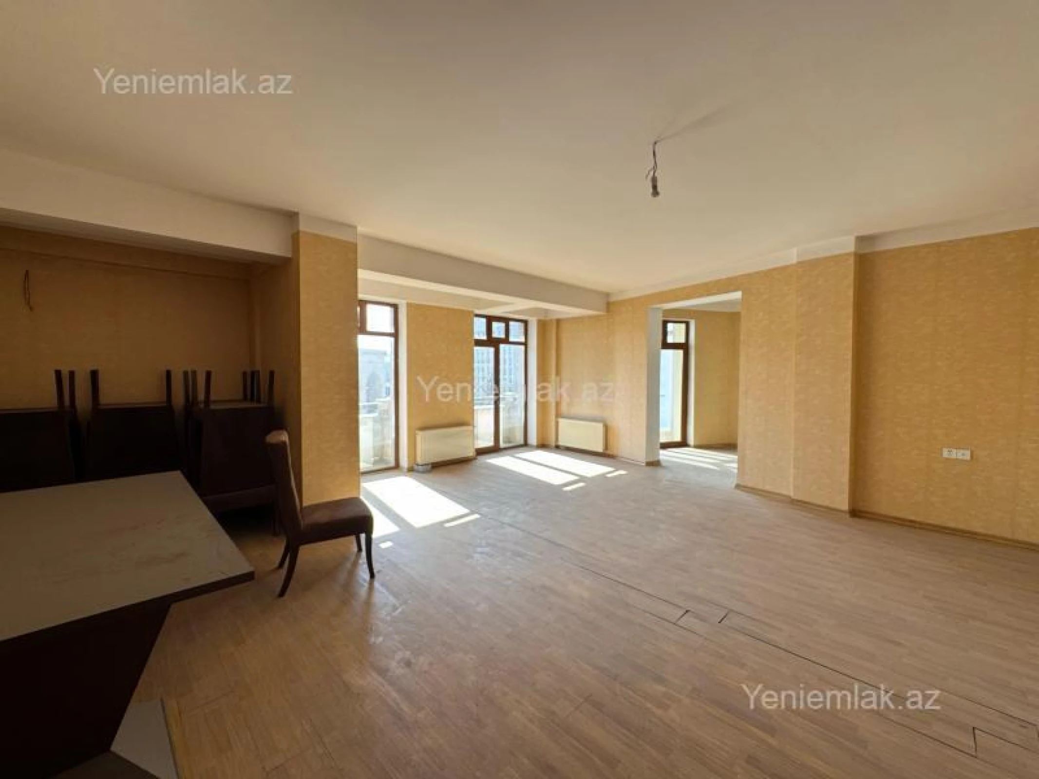 Satılır 6 otaqlı yeni tikili 270 m²