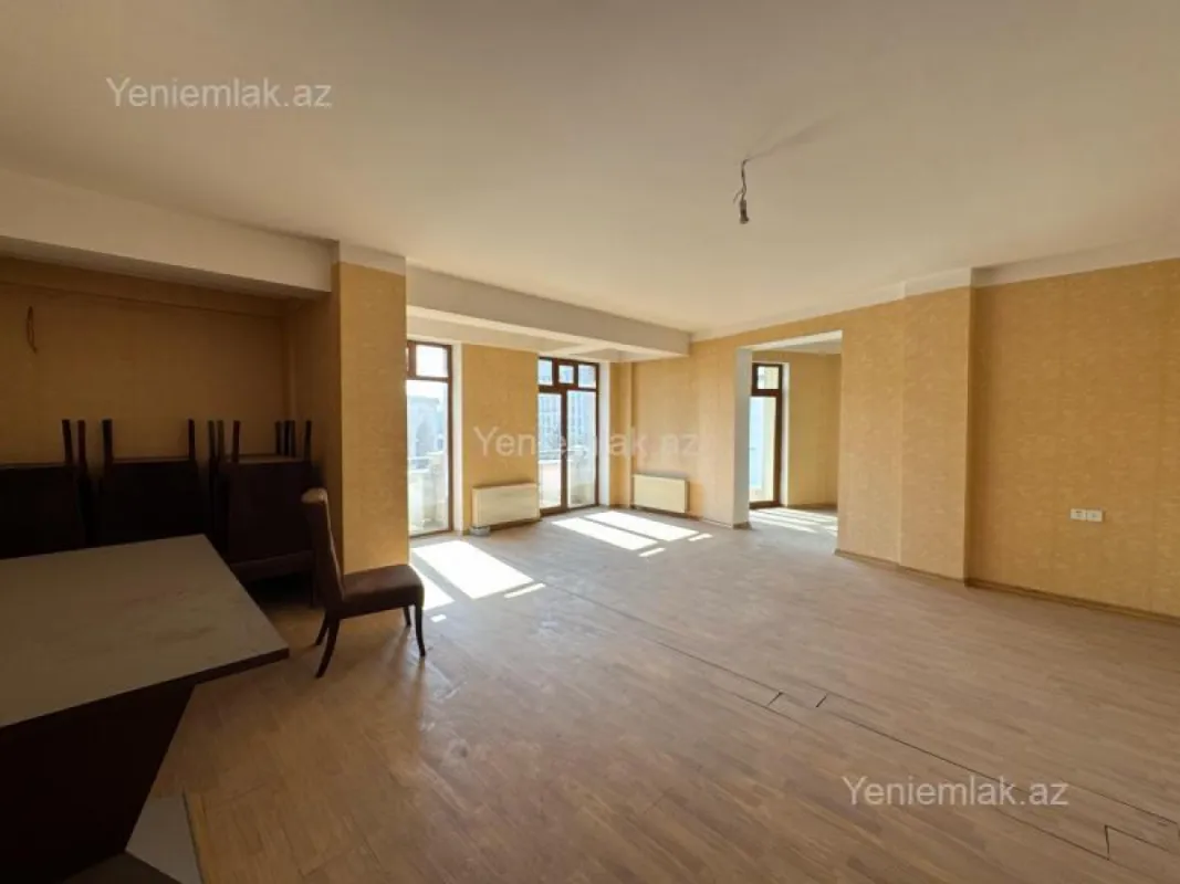 Satılır 6 otaqlı yeni tikili 270 m²