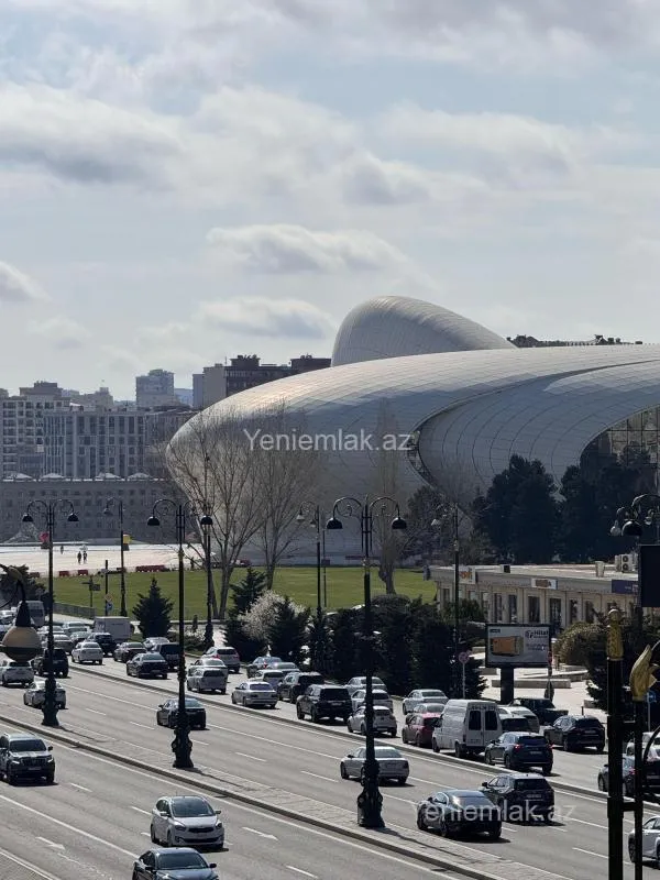 Satılır 6 otaqlı yeni tikili 270 m²