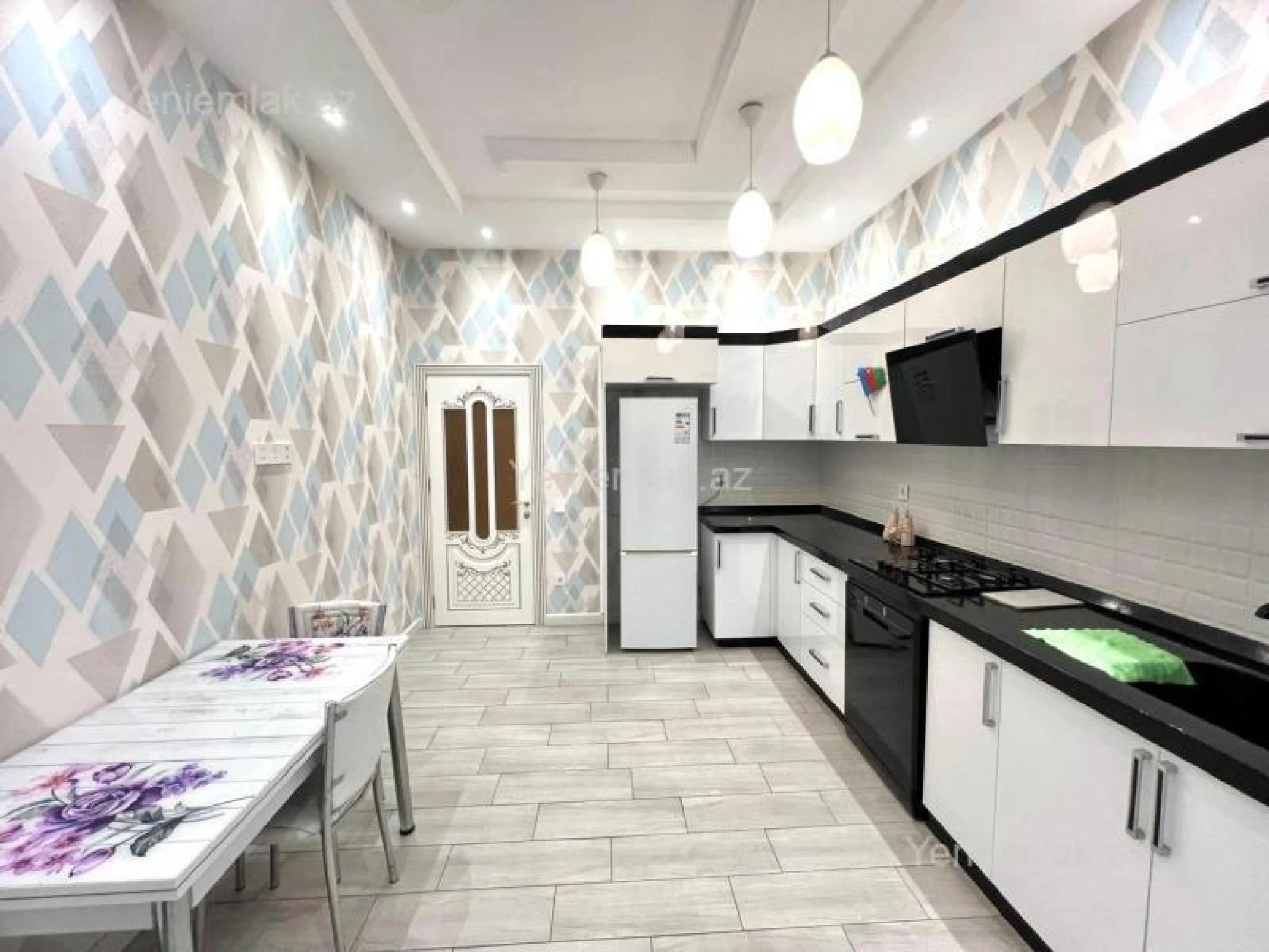 Satılır 5 otaqlı həyət evi 218 m²