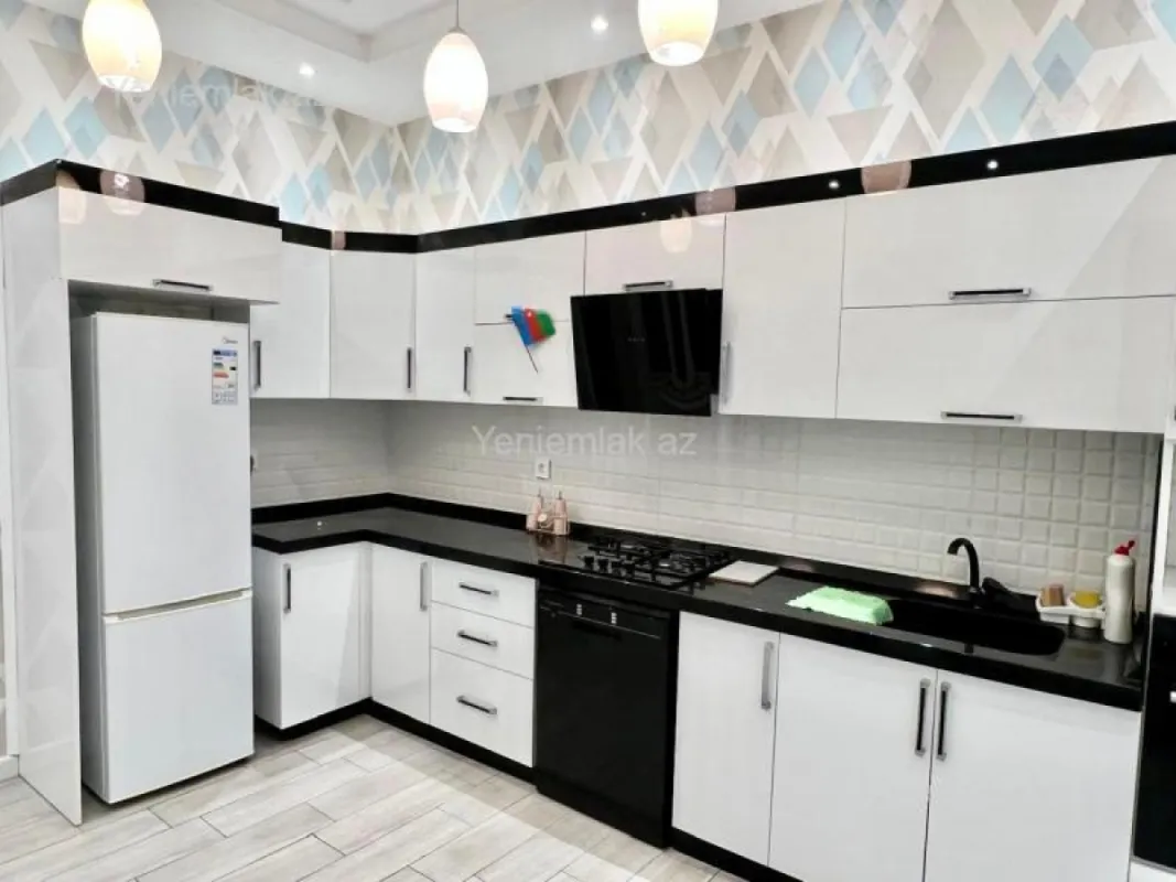 Satılır 5 otaqlı həyət evi 218 m²