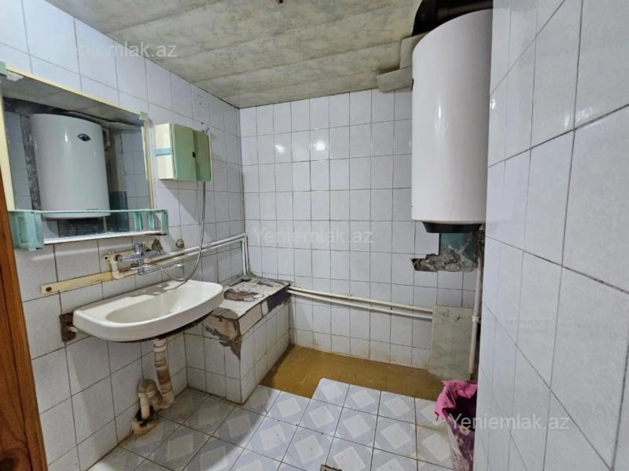 Satılır 3 otaqlı köhnə tikili 75 m²