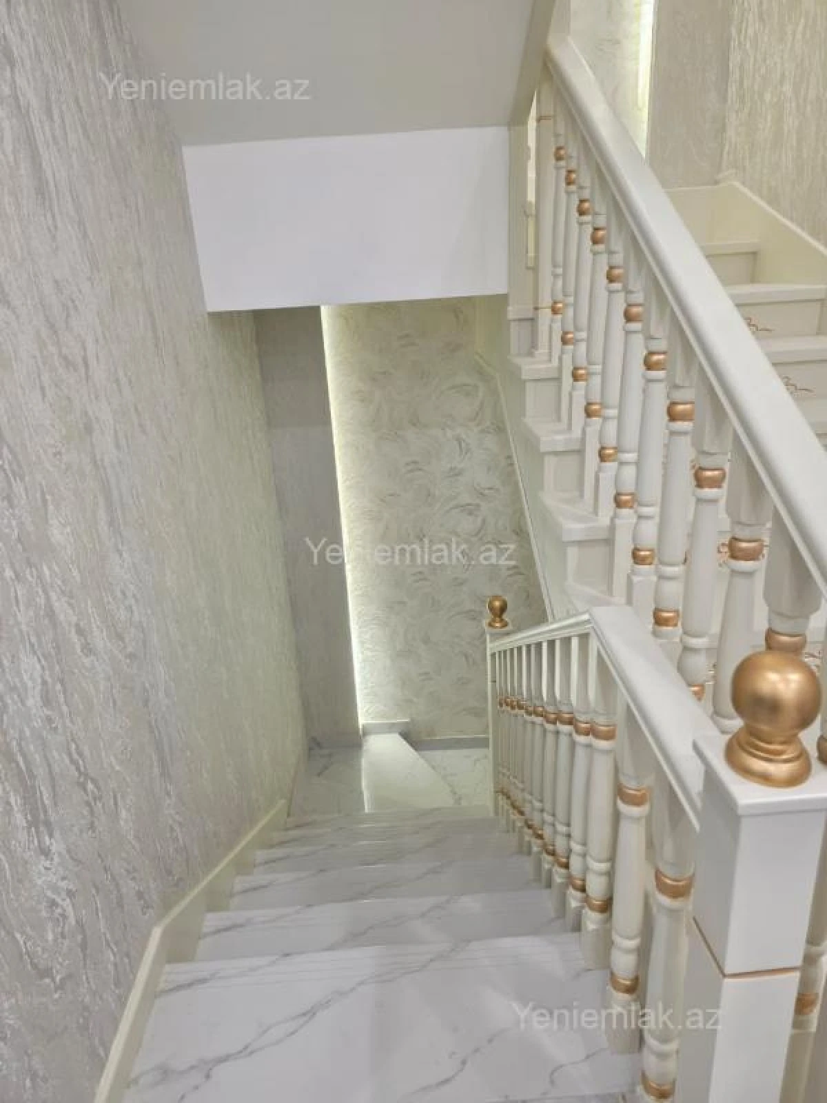 Satılır 10 otaqlı həyət evi 350 m²