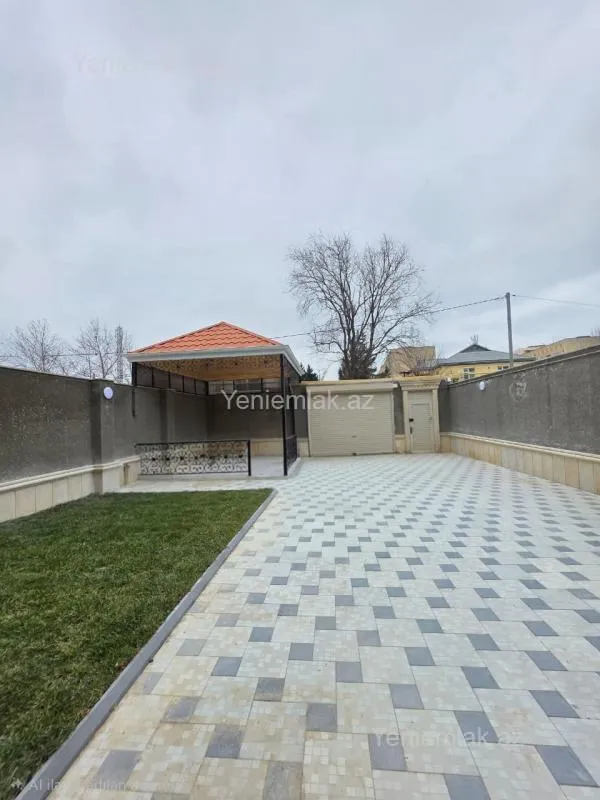 Satılır 10 otaqlı həyət evi 350 m²