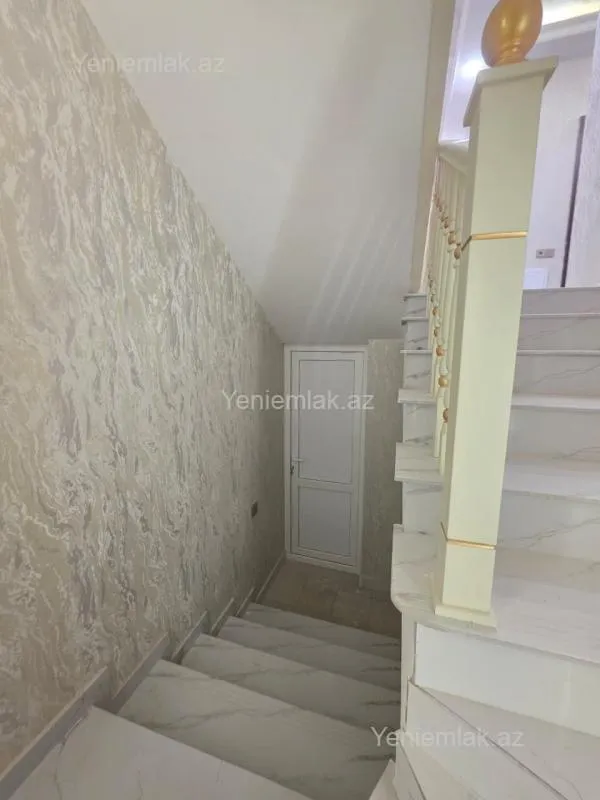 Satılır 10 otaqlı həyət evi 350 m²