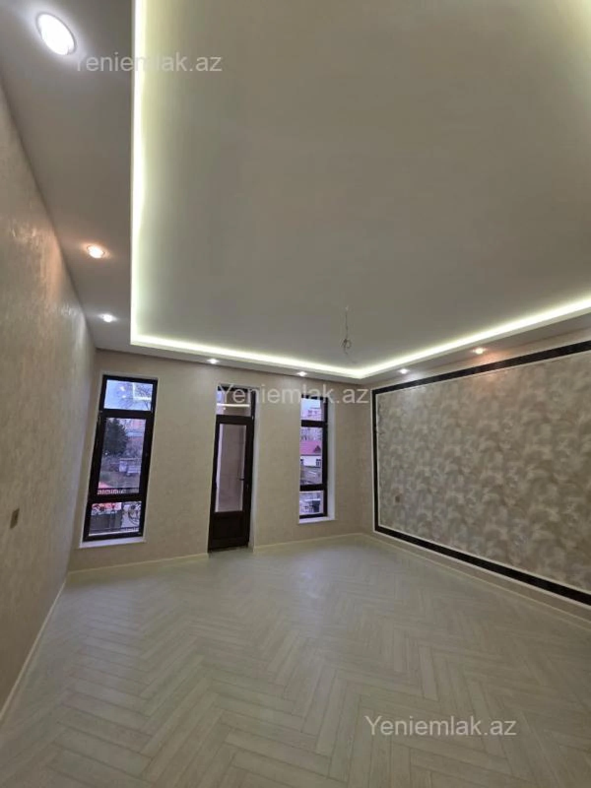 Satılır 10 otaqlı həyət evi 350 m²