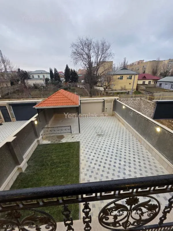 Satılır 10 otaqlı həyət evi 350 m²