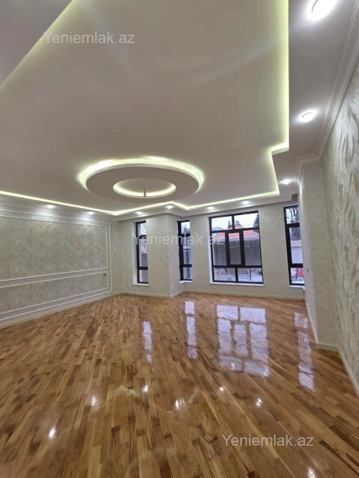 Satılır 10 otaqlı həyət evi 350 m²