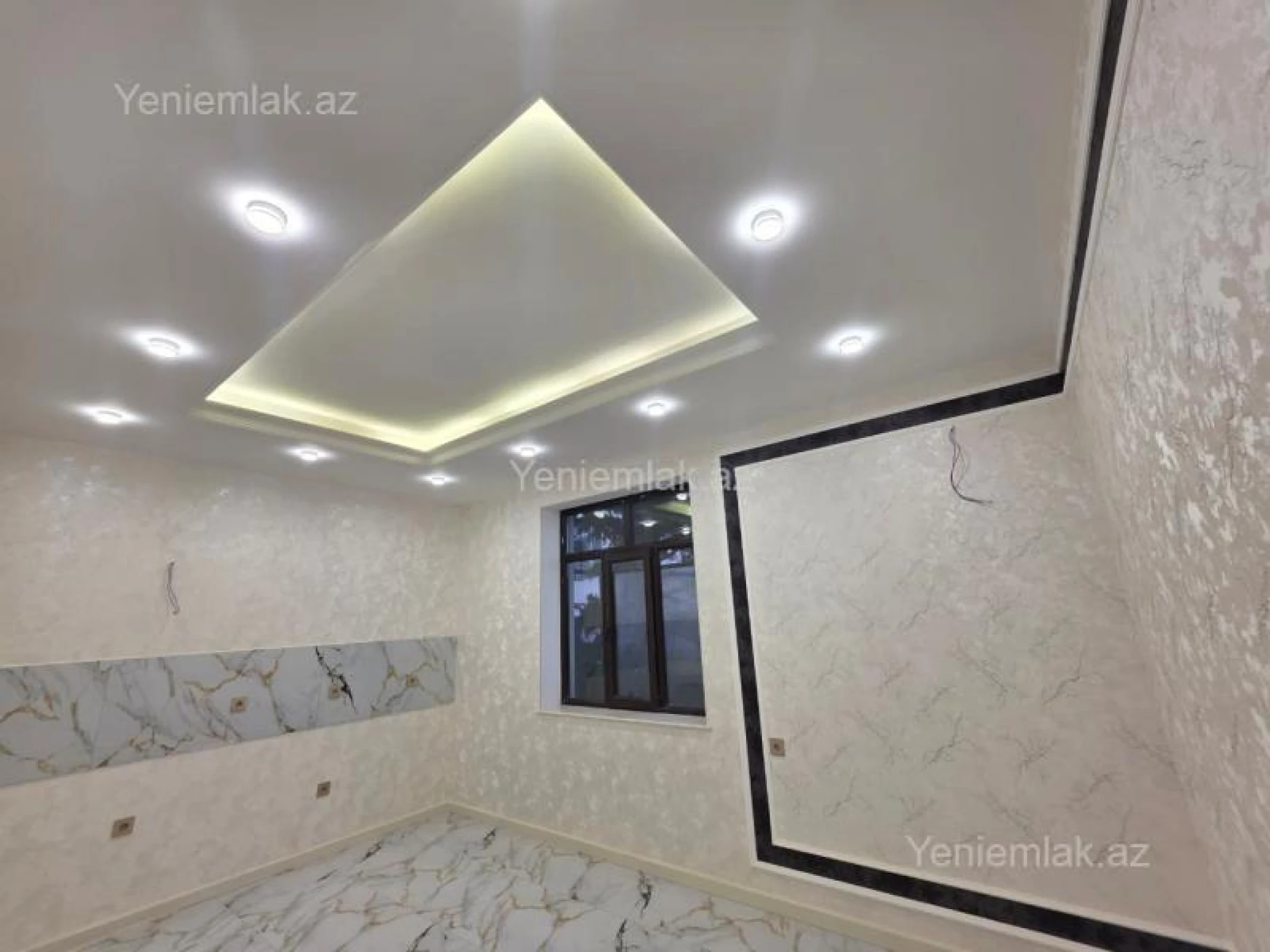 Satılır 10 otaqlı həyət evi 350 m²