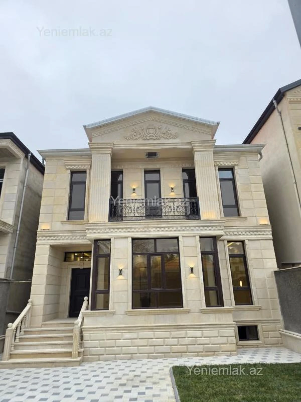 Satılır 10 otaqlı həyət evi 350 m²