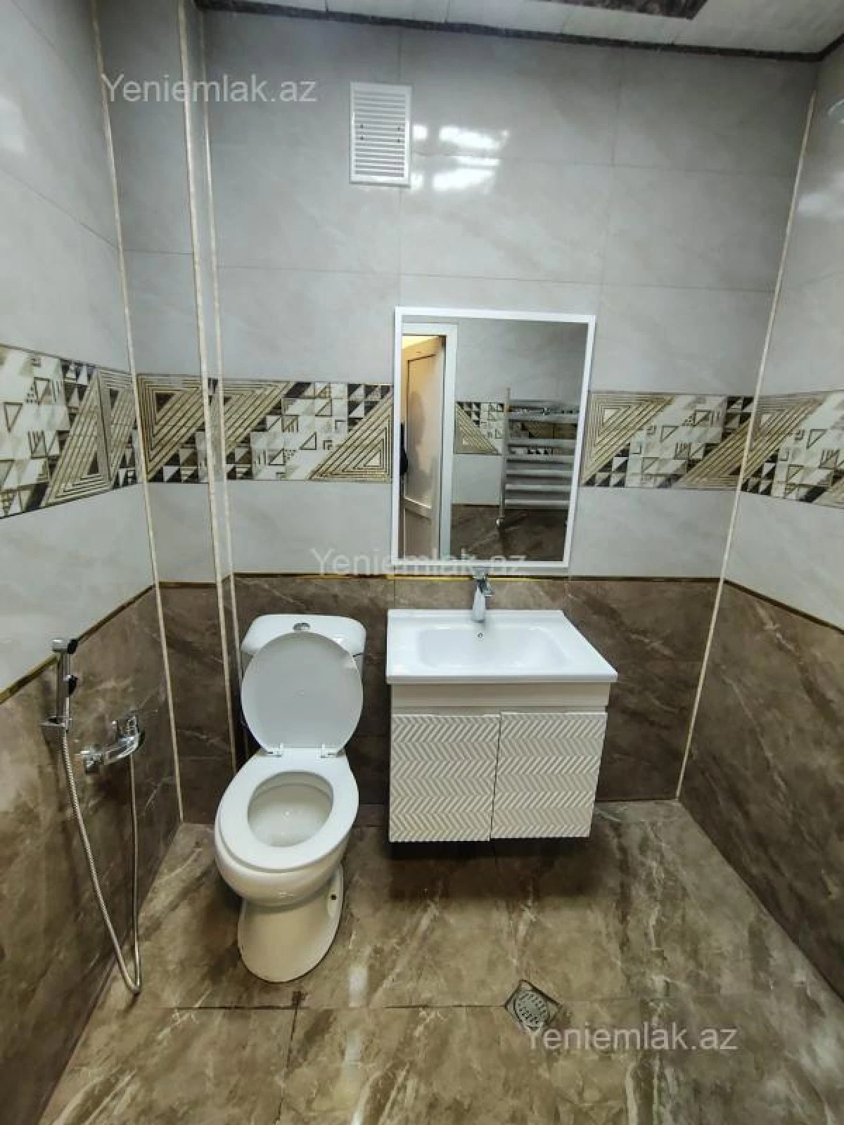 Satılır 3 otaqlı köhnə tikili 72 m²