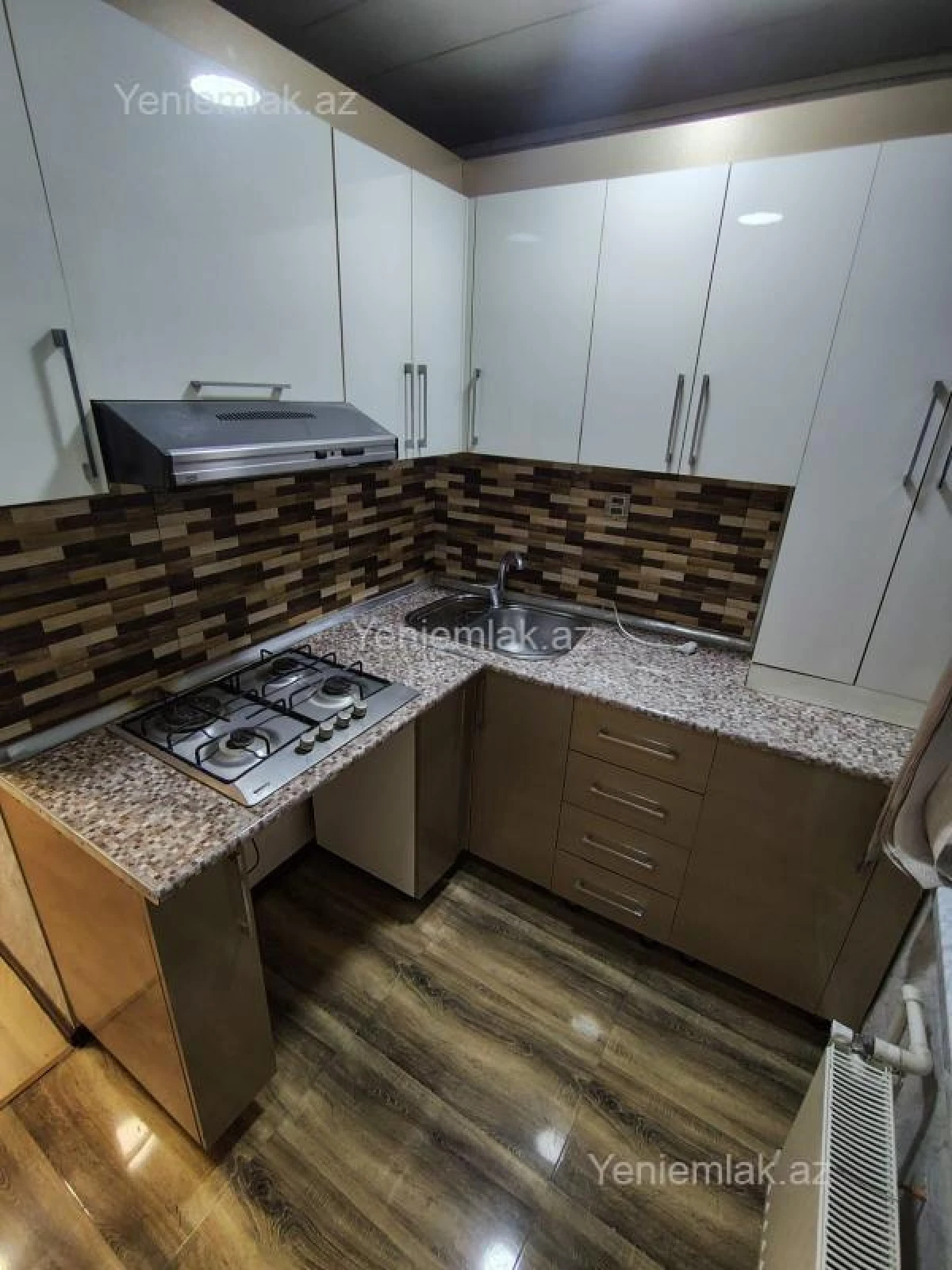 Satılır 3 otaqlı köhnə tikili 72 m²