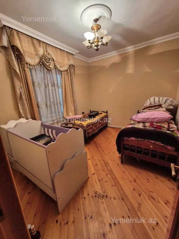 Satılır 5 otaqlı həyət evi 234.6 m²